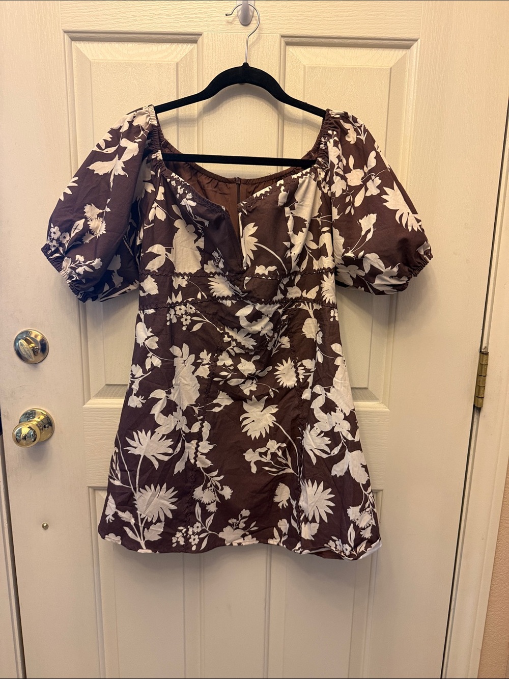 Brown & White Floral Puff Sleeve Dreas